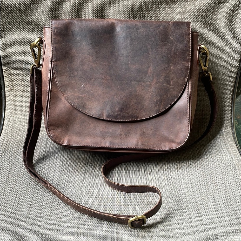 Okpta leather messenger bag